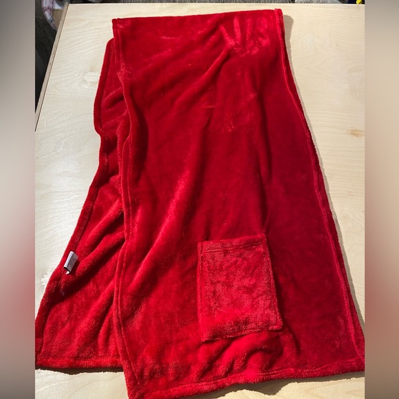 Fleece Scarf with Pockets (LE) - Picture 2 of 16